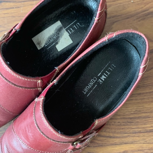 Vintage red slip on walking shoes - Size 9 - Picture 3 of 3